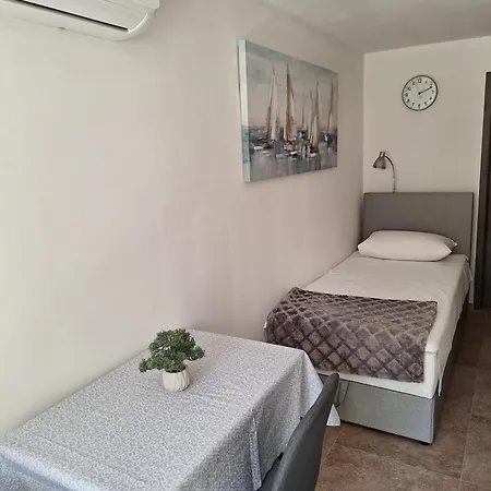 Apartman Iva *